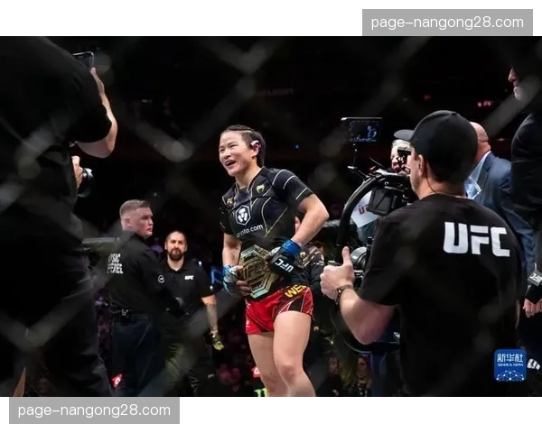 前女子草量级冠军埃斯帕扎宣布怀孕，将暂别赛场一年