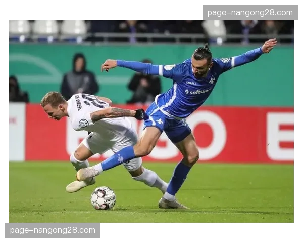 前瞻:沙尔克04对阵波鸿的鲁尔区德比,预计将上演高强度身体对抗 前瞻:沙尔克04对阵波鸿的鲁尔区德比,预计将上演高强度身体对抗